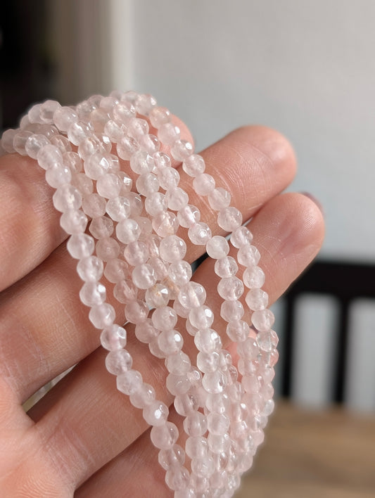 1 bracelet en quartz rose naturel