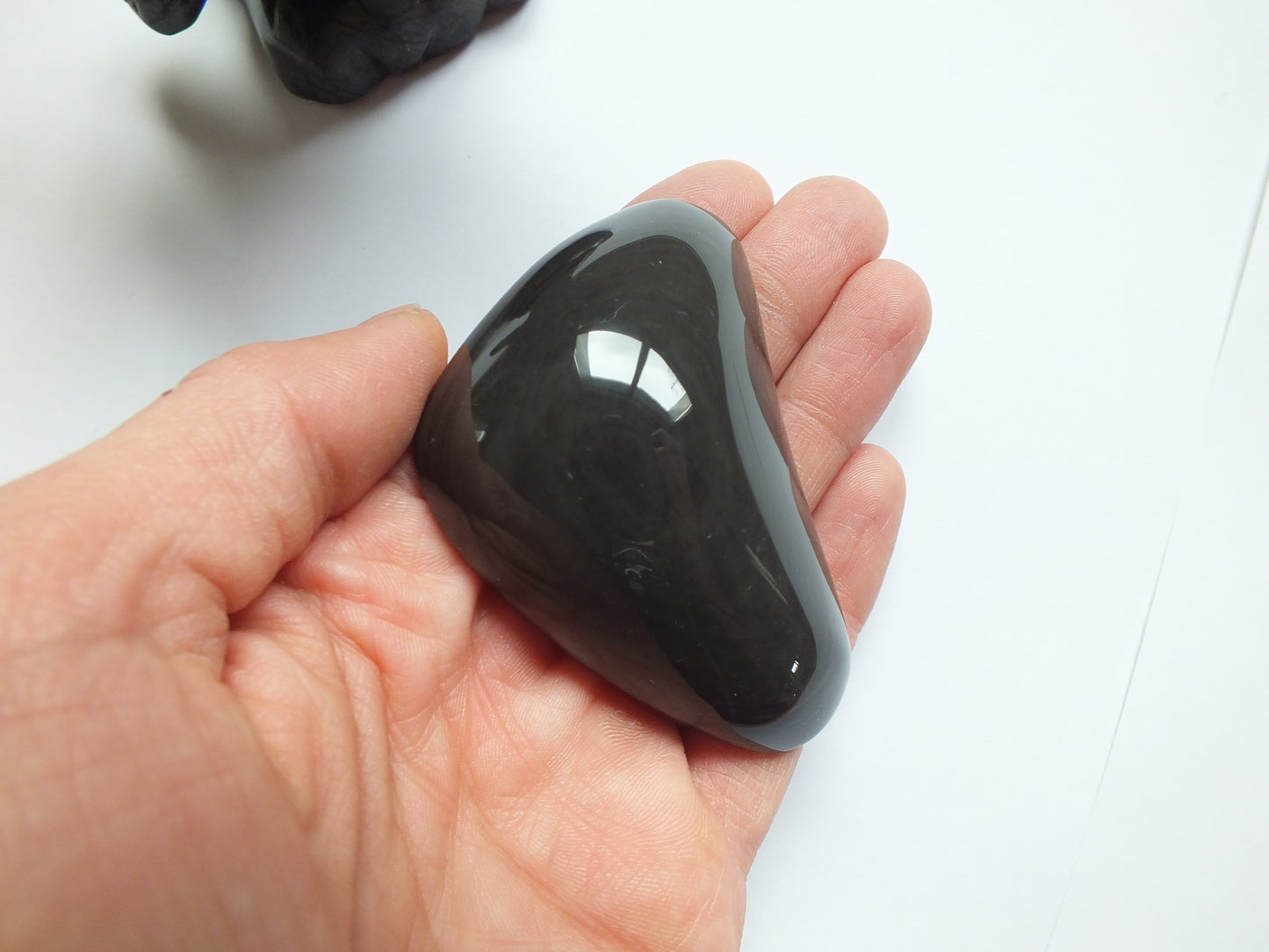 Obsidienne mentogochol grand galet plat RARE - 7 x 4.5 cm