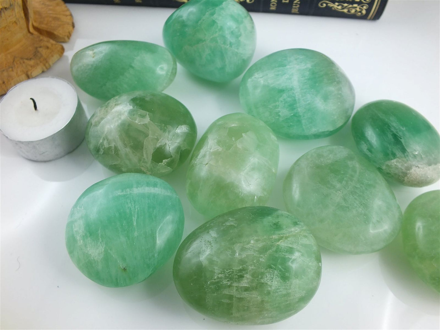 1 Gros galet en fluorite verte  COLIS - Aurore Lune 