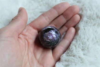 1 Sphère de charoïte russe 3.1 cm - Aurore Lune 