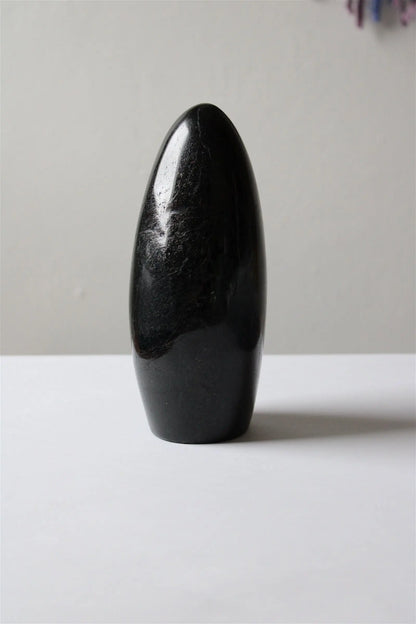 1 Tourmaline Noire à poser 1.364  kilogrammes 17 cm - Aurore Lune 