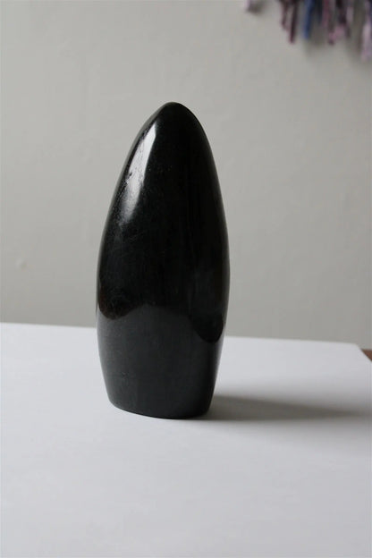 1 Tourmaline Noire à poser 1.364  kilogrammes 17 cm - Aurore Lune 