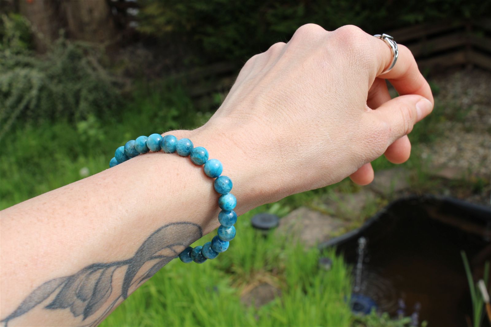 1 bracelet élastique en apatite bleue - Aurore Lune 