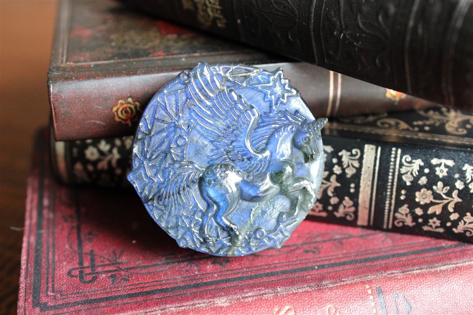 1 cabochon en labradorite licorne ailée - Aurore Lune 