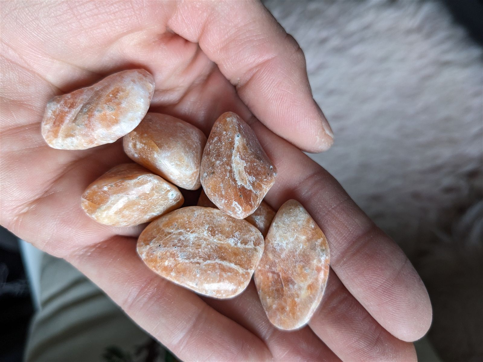 1 calcite orange Brésil  taille moyenne - Aurore Lune 