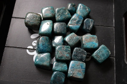 1  cube d' apatite bleue - Aurore Lune 