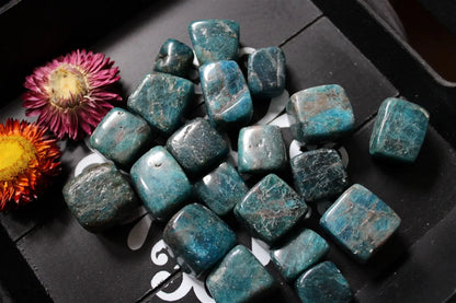 1  cube d' apatite bleue - Aurore Lune 