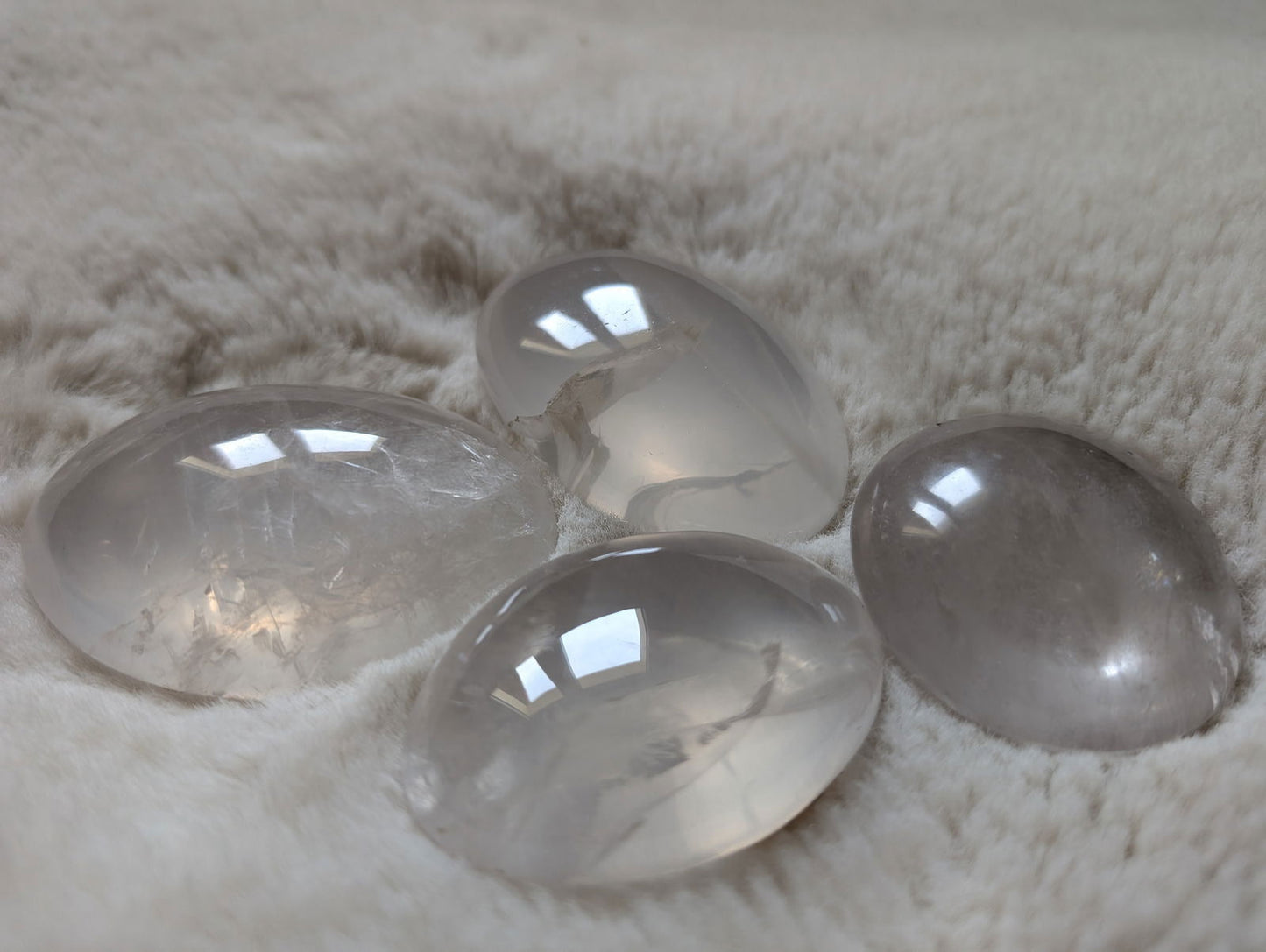 1 galet de Quartz Girasol ou Opalescent - Aurore Lune 