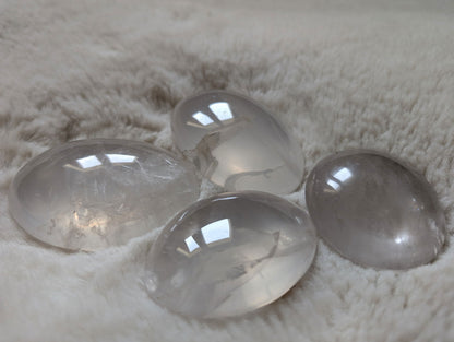 1 galet de Quartz Girasol ou Opalescent - Aurore Lune 