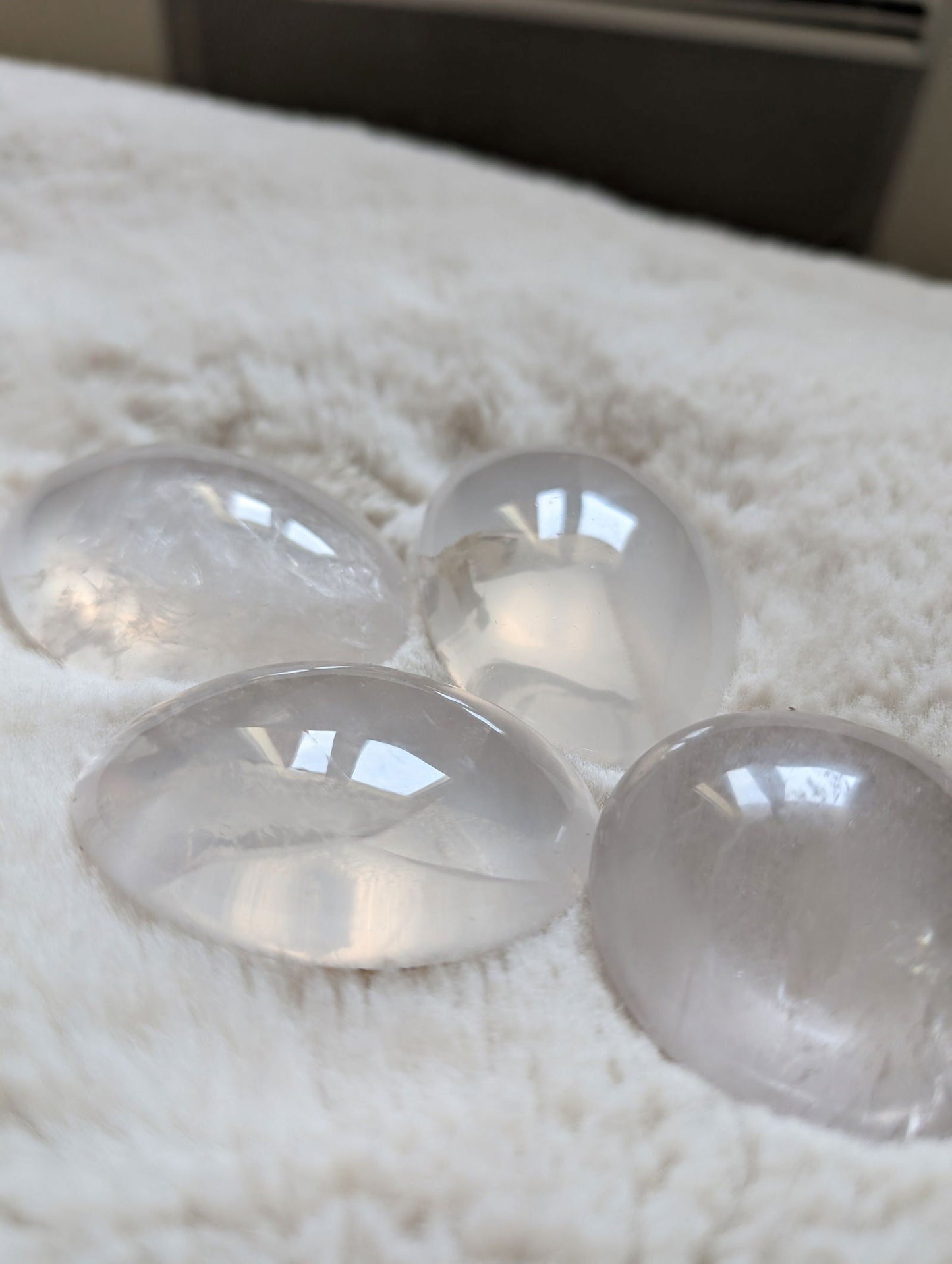 1 galet de Quartz Girasol ou Opalescent - Aurore Lune 