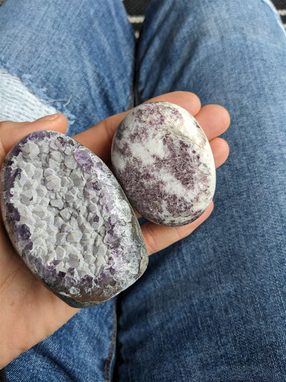 1  galet de lépidolite et une améthyste à poser - Aurore Lune 