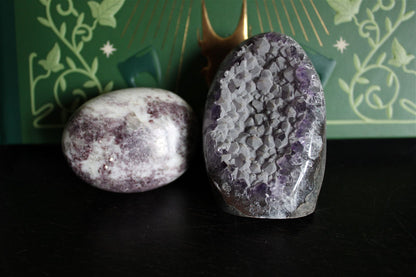 1  galet de lépidolite et une améthyste à poser - Aurore Lune 