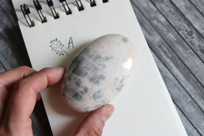 1 galet de "quartz lunaire" - feldspath - Aurore Lune 