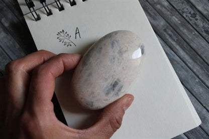 1 galet de "quartz lunaire" - feldspath - Aurore Lune 