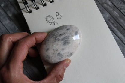 1 galet de "quartz lunaire" - feldspath - Aurore Lune 
