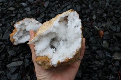 1 géode de cristal de roche complète 1.2 kilos 13 cm - Aurore Lune 