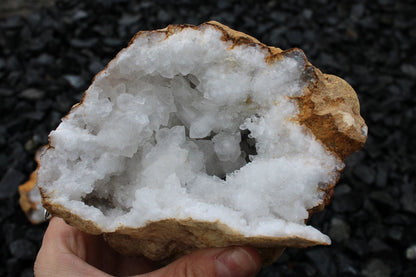 1 géode de cristal de roche complète 1.2 kilos 13 cm - Aurore Lune 