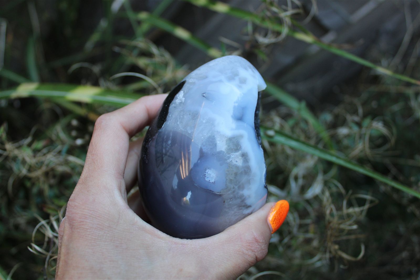 1 gros oeuf agate du Brésil à poser druse- géode 10.5 cm - 571 g. - Aurore Lune 