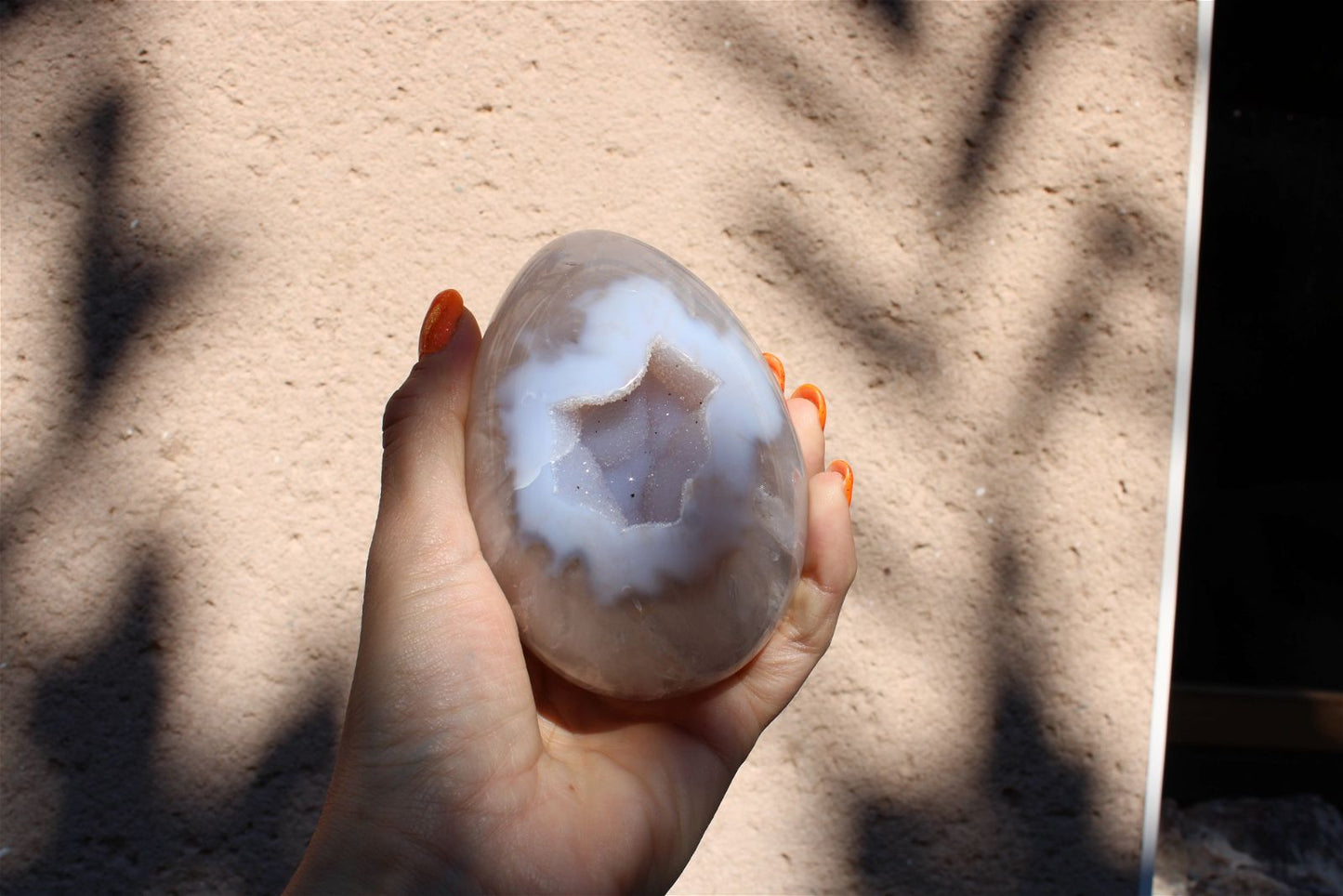 1 gros oeuf agate du Brésil à poser druse- géode 11 cm - 746  g. - Aurore Lune 