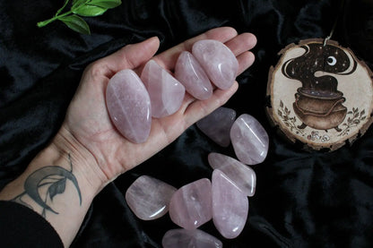 1 grosse pierre roulée en quartz rose - Aurore Lune 