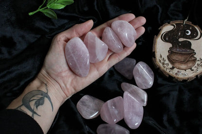 1 grosse pierre roulée en quartz rose - Aurore Lune 