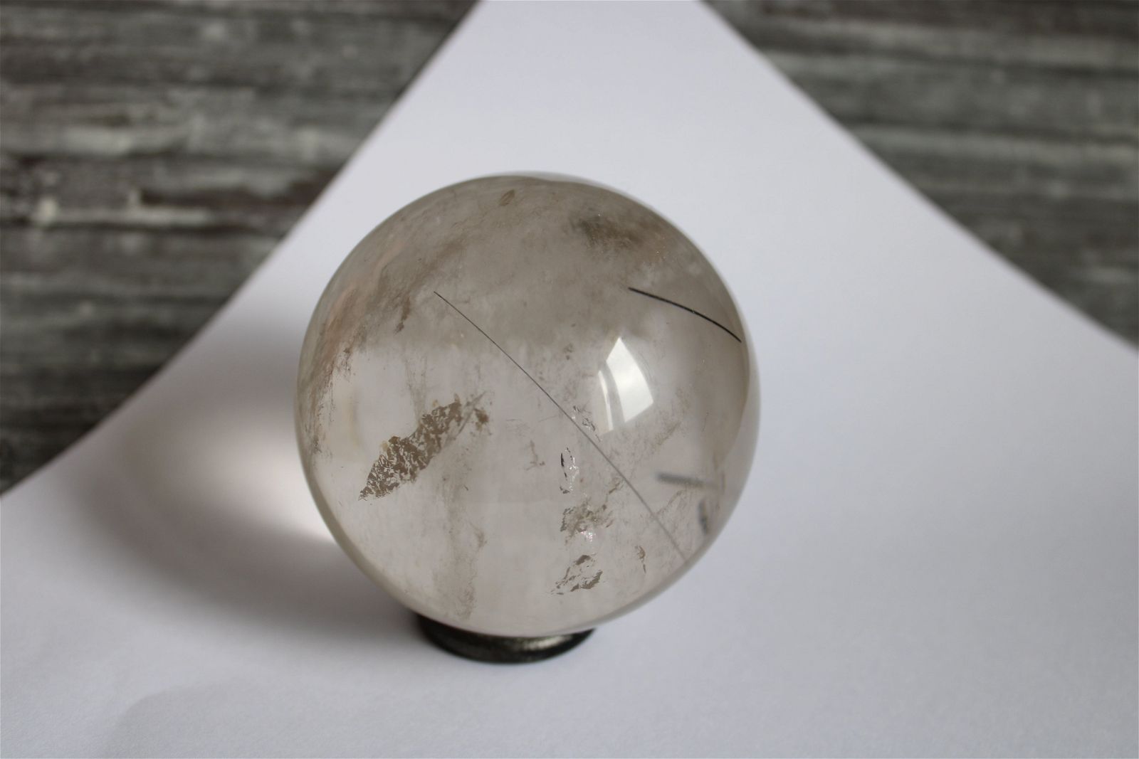 1 grosse sphère cristal de roche tourmaliné +7 cm - Aurore Lune 