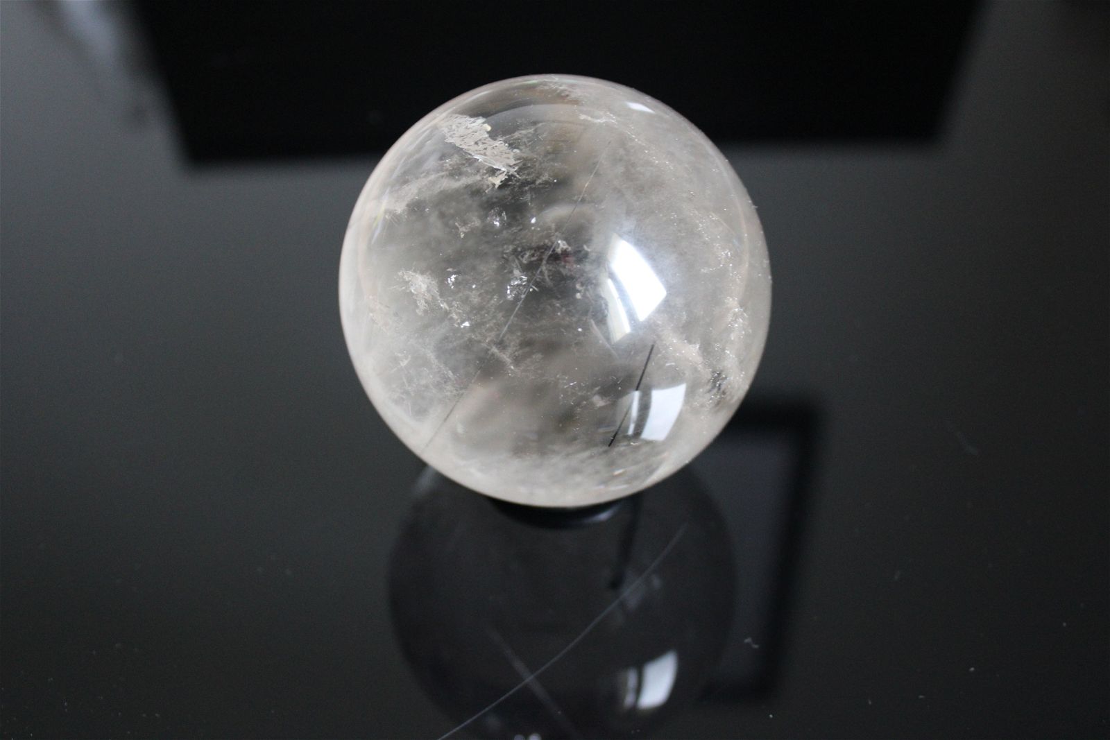 1 grosse sphère cristal de roche tourmaliné +7 cm - Aurore Lune 