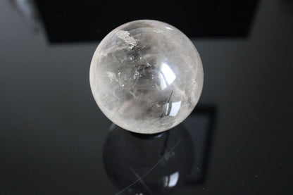 1 grosse sphère cristal de roche tourmaliné +7 cm - Aurore Lune 