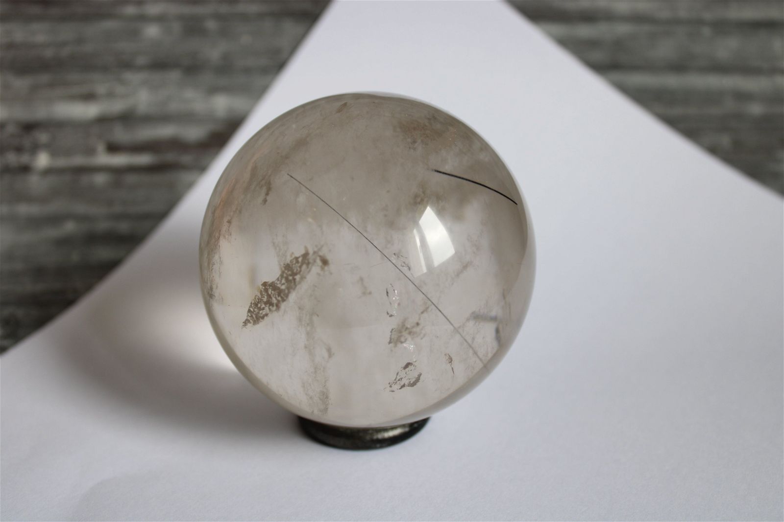 1 grosse sphère cristal de roche tourmaliné +7 cm - Aurore Lune 