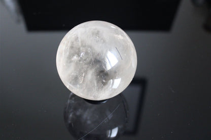 1 grosse sphère cristal de roche tourmaliné +7 cm - Aurore Lune 