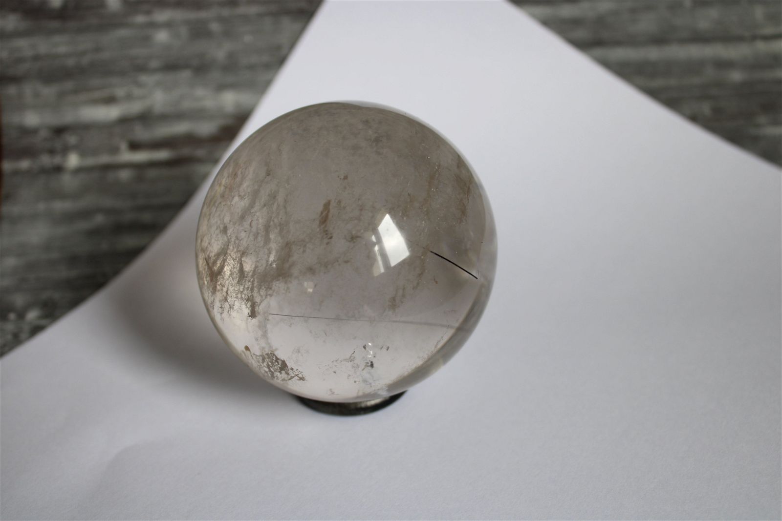 1 grosse sphère cristal de roche tourmaliné +7 cm - Aurore Lune 