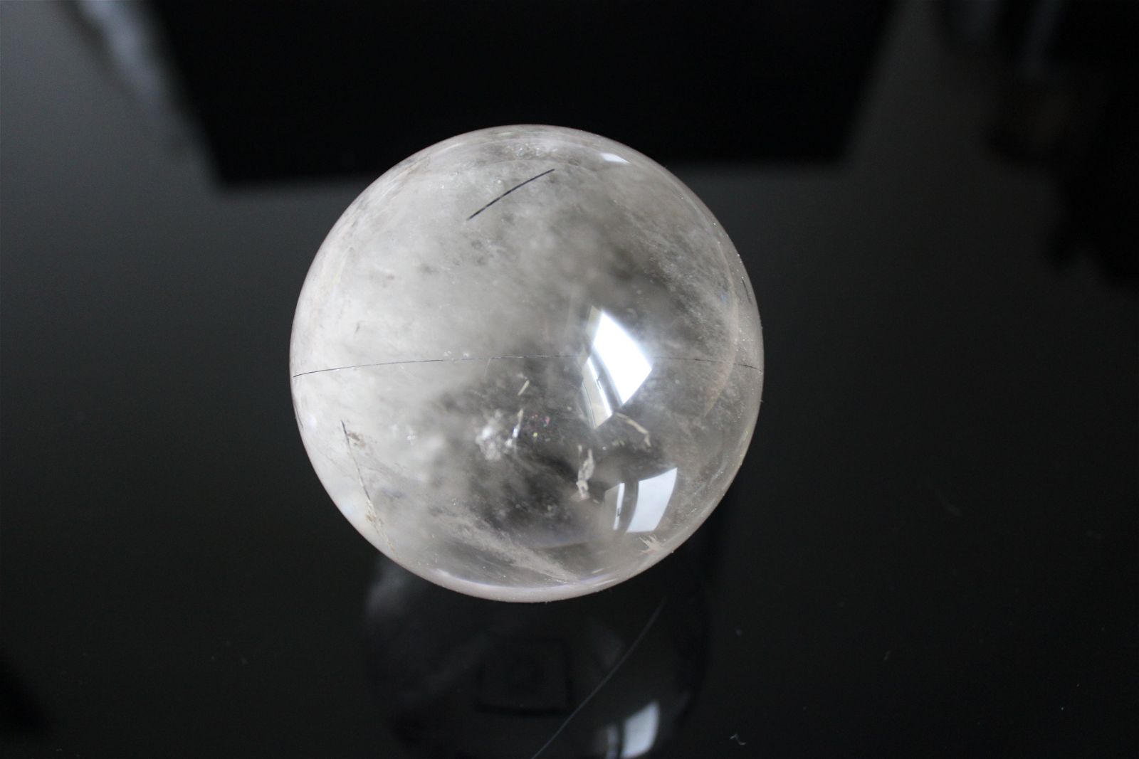 1 grosse sphère cristal de roche tourmaliné +7 cm - Aurore Lune 