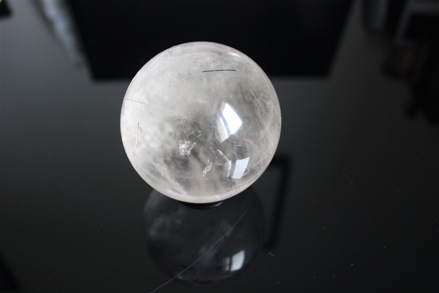 1 grosse sphère cristal de roche tourmaliné +7 cm - Aurore Lune 