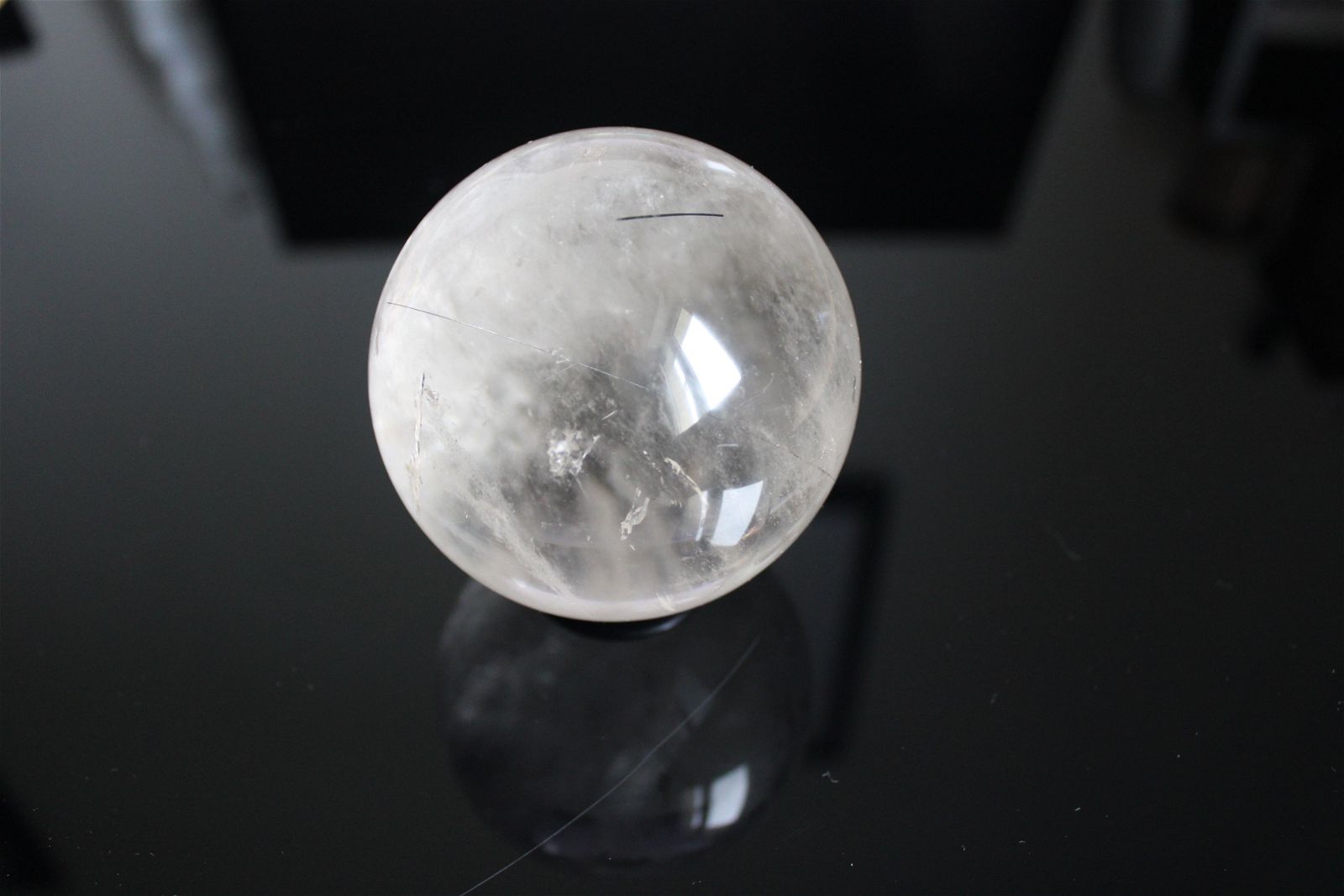 1 grosse sphère cristal de roche tourmaliné +7 cm - Aurore Lune 