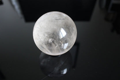 1 grosse sphère cristal de roche tourmaliné +7 cm - Aurore Lune 