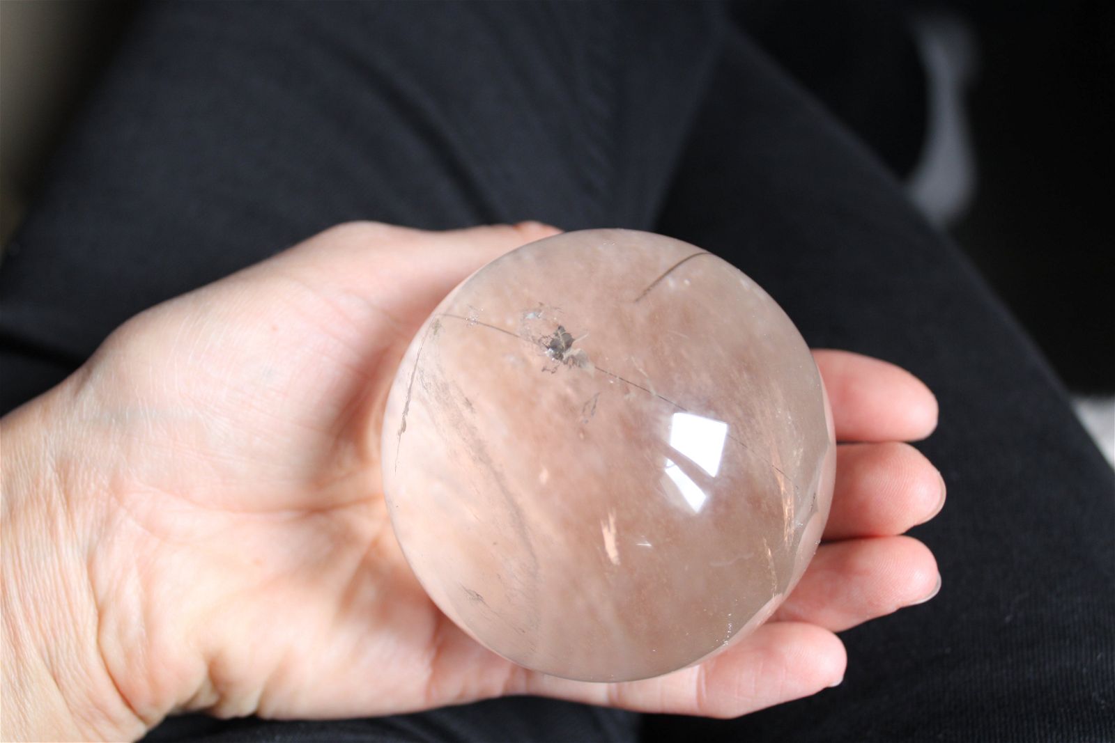 1 grosse sphère cristal de roche tourmaliné +7 cm - Aurore Lune 