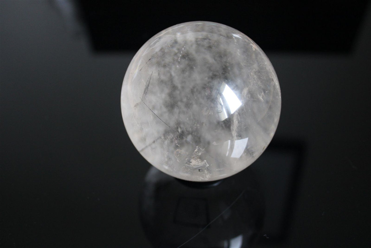 1 grosse sphère cristal de roche tourmaliné +7 cm - Aurore Lune 