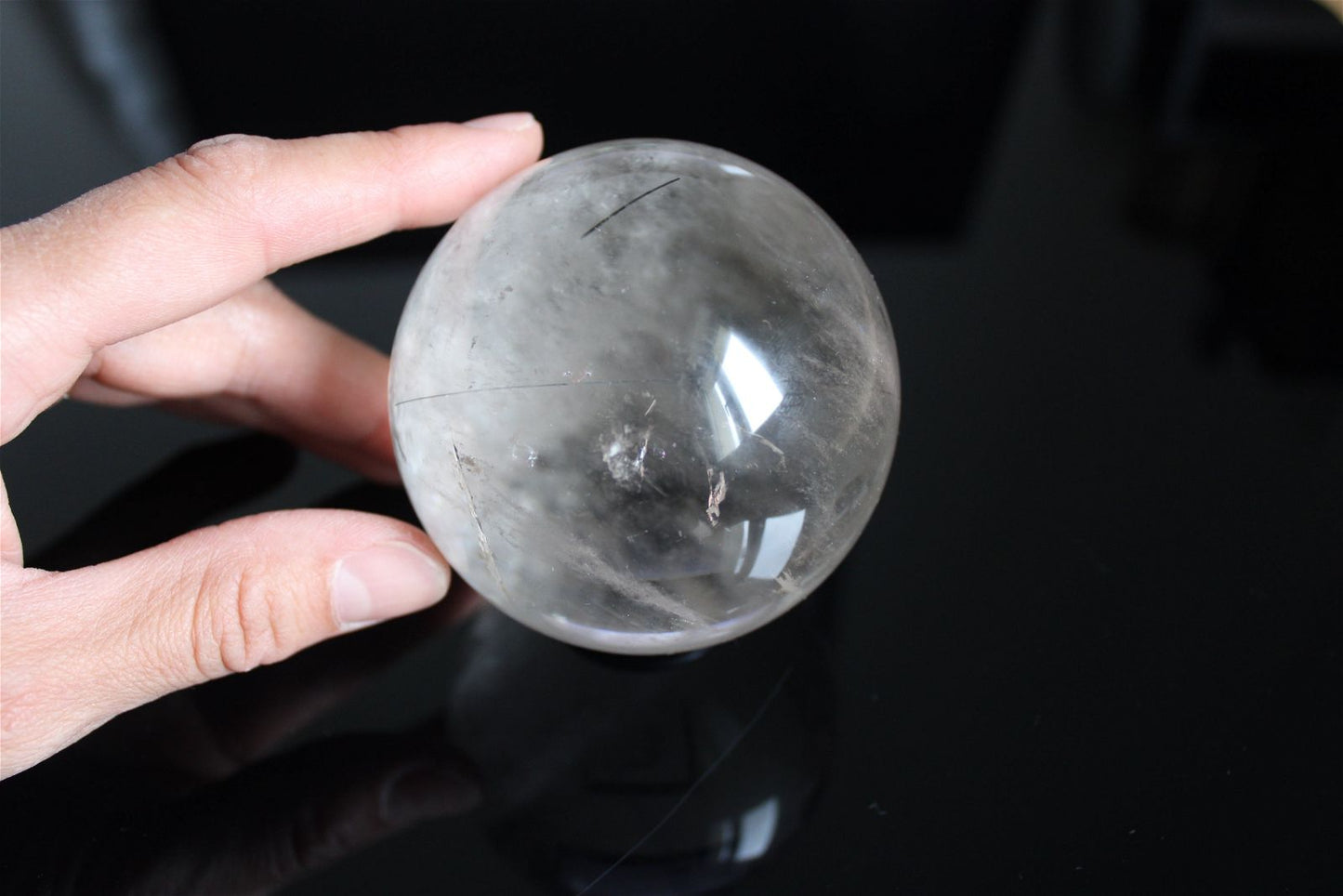1 grosse sphère cristal de roche tourmaliné +7 cm - Aurore Lune 