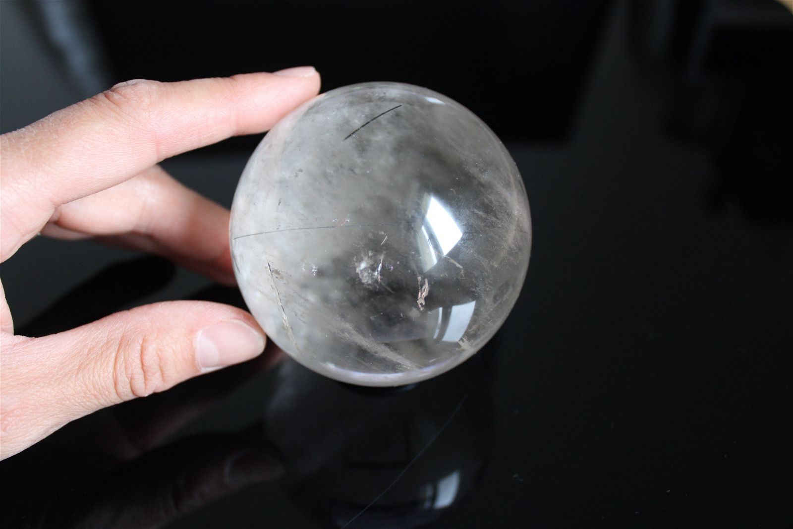 1 grosse sphère cristal de roche tourmaliné +7 cm - Aurore Lune 