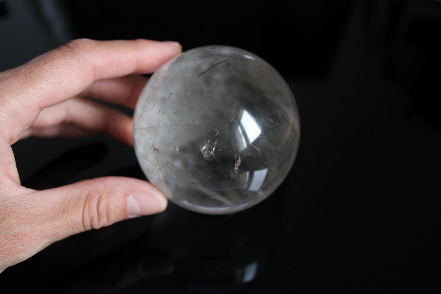 1 grosse sphère cristal de roche tourmaliné +7 cm - Aurore Lune 