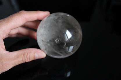 1 grosse sphère cristal de roche tourmaliné +7 cm - Aurore Lune 