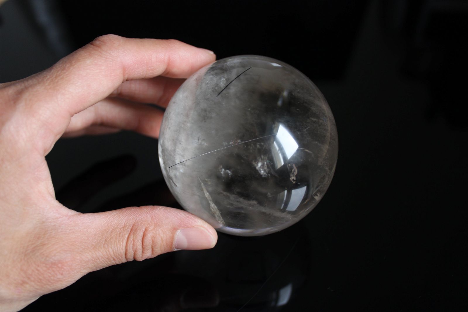 1 grosse sphère cristal de roche tourmaliné +7 cm - Aurore Lune 