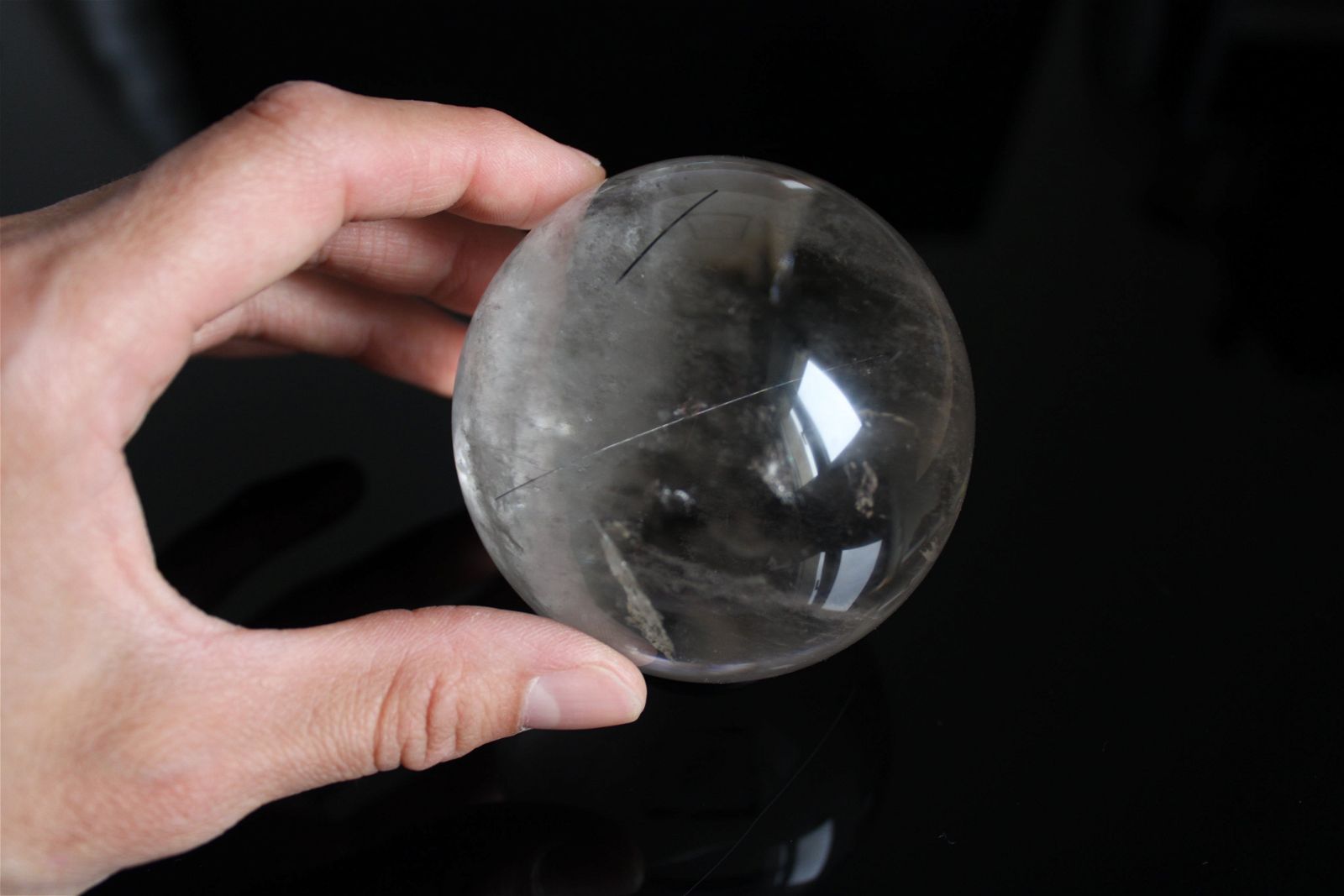 1 grosse sphère cristal de roche tourmaliné +7 cm - Aurore Lune 