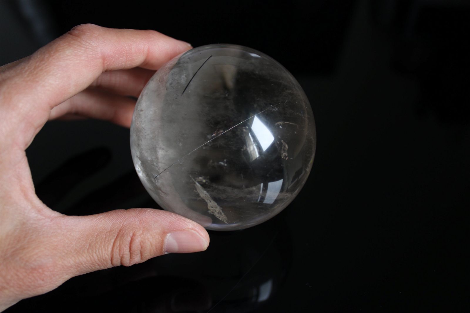1 grosse sphère cristal de roche tourmaliné +7 cm - Aurore Lune 
