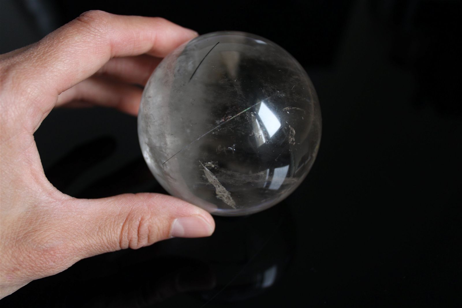 1 grosse sphère cristal de roche tourmaliné +7 cm - Aurore Lune 