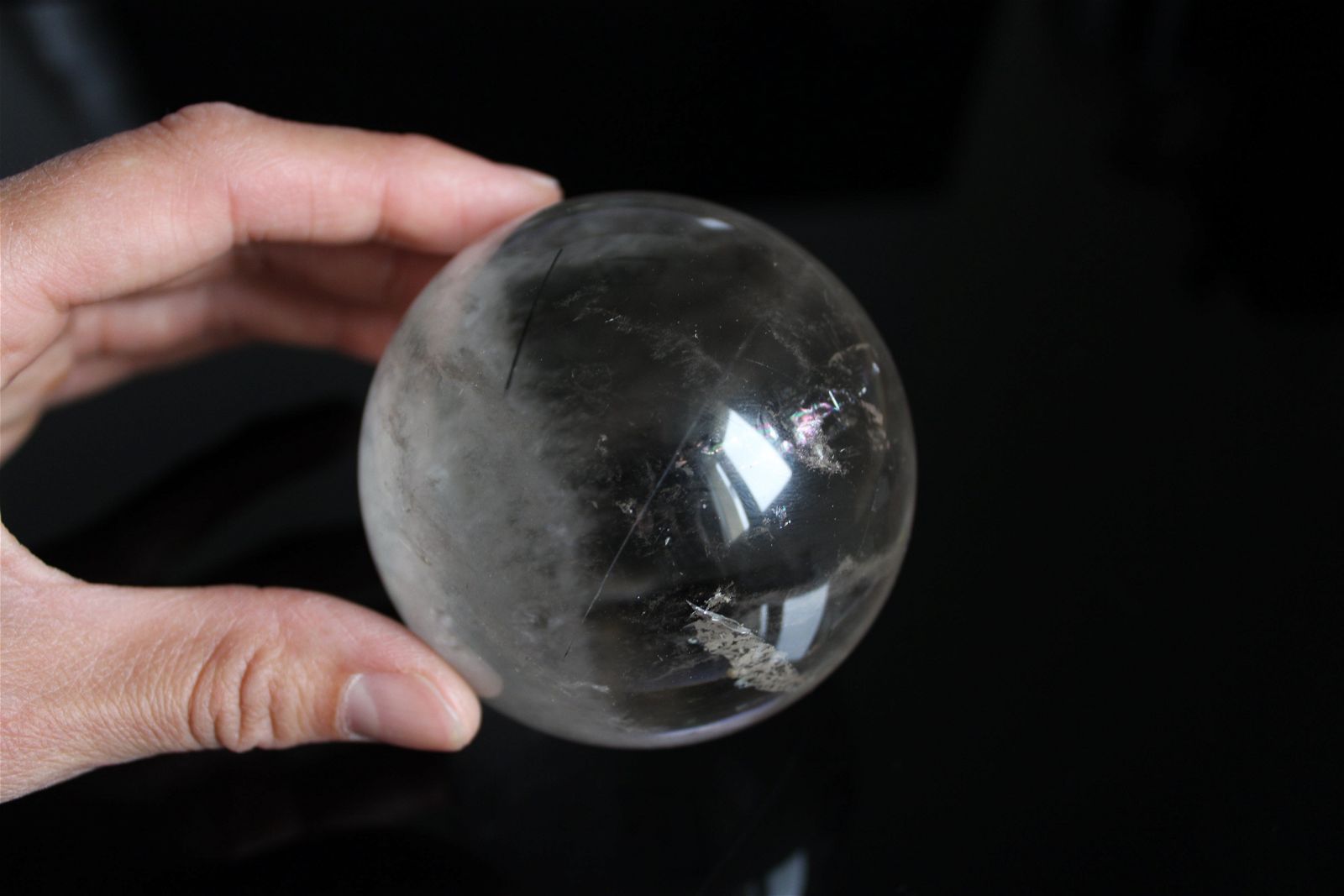 1 grosse sphère cristal de roche tourmaliné +7 cm - Aurore Lune 