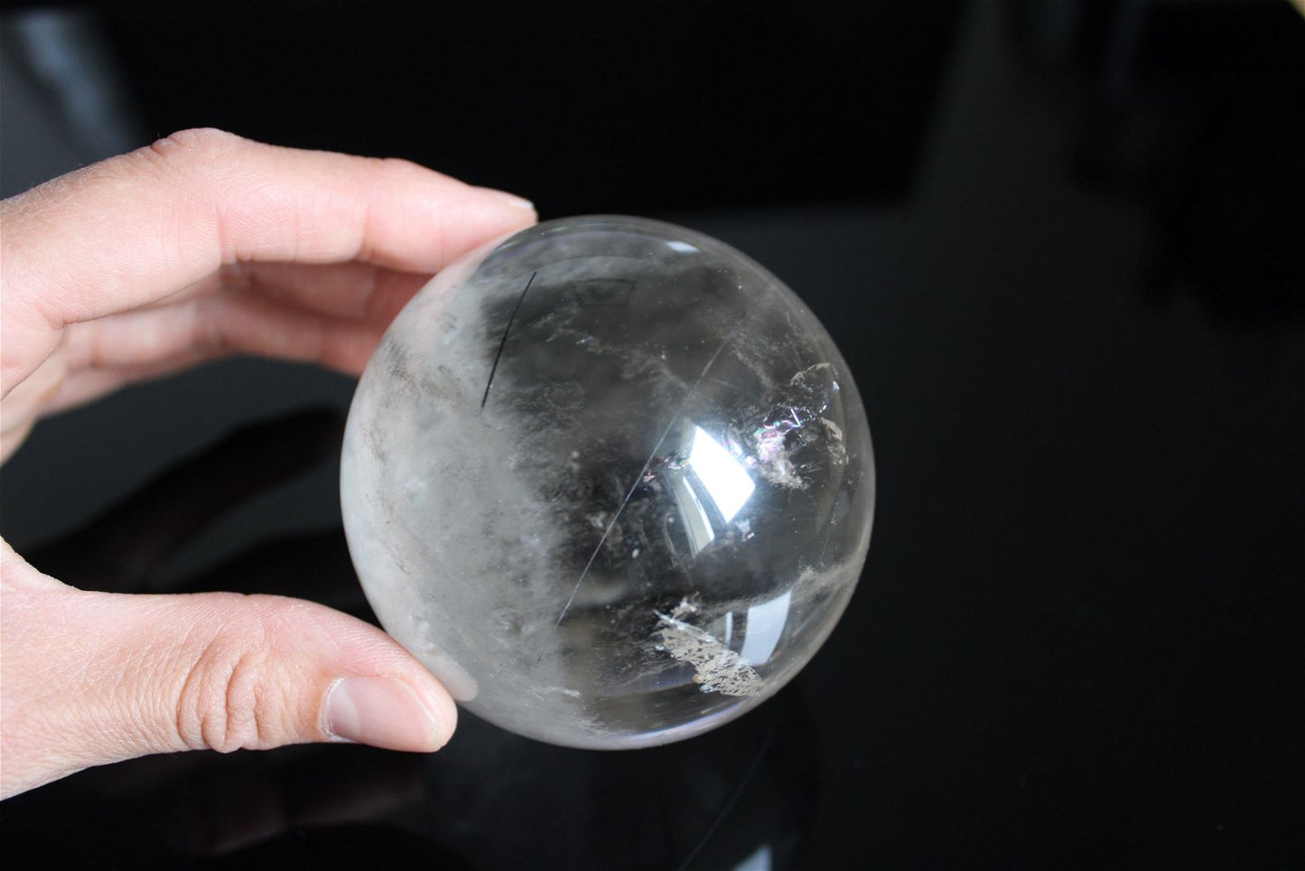 1 grosse sphère cristal de roche tourmaliné +7 cm - Aurore Lune 