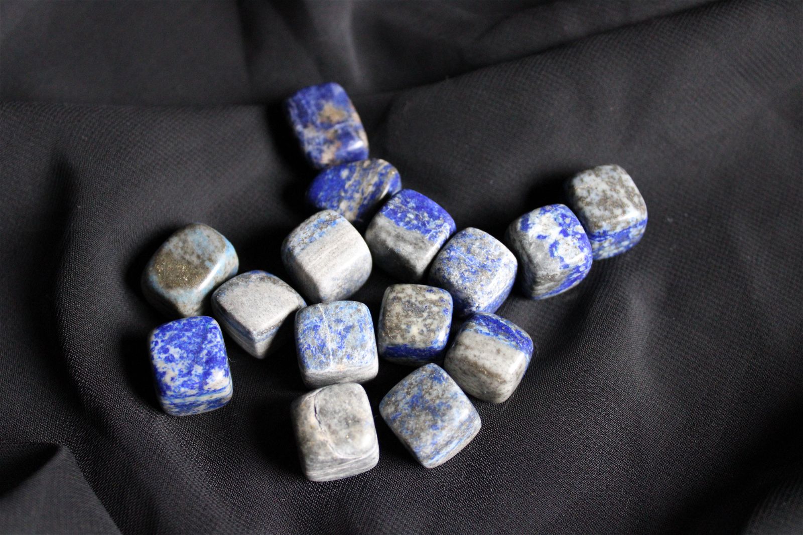 1 lapis lazuli forme cubique bords arrondis - Aurore Lune 