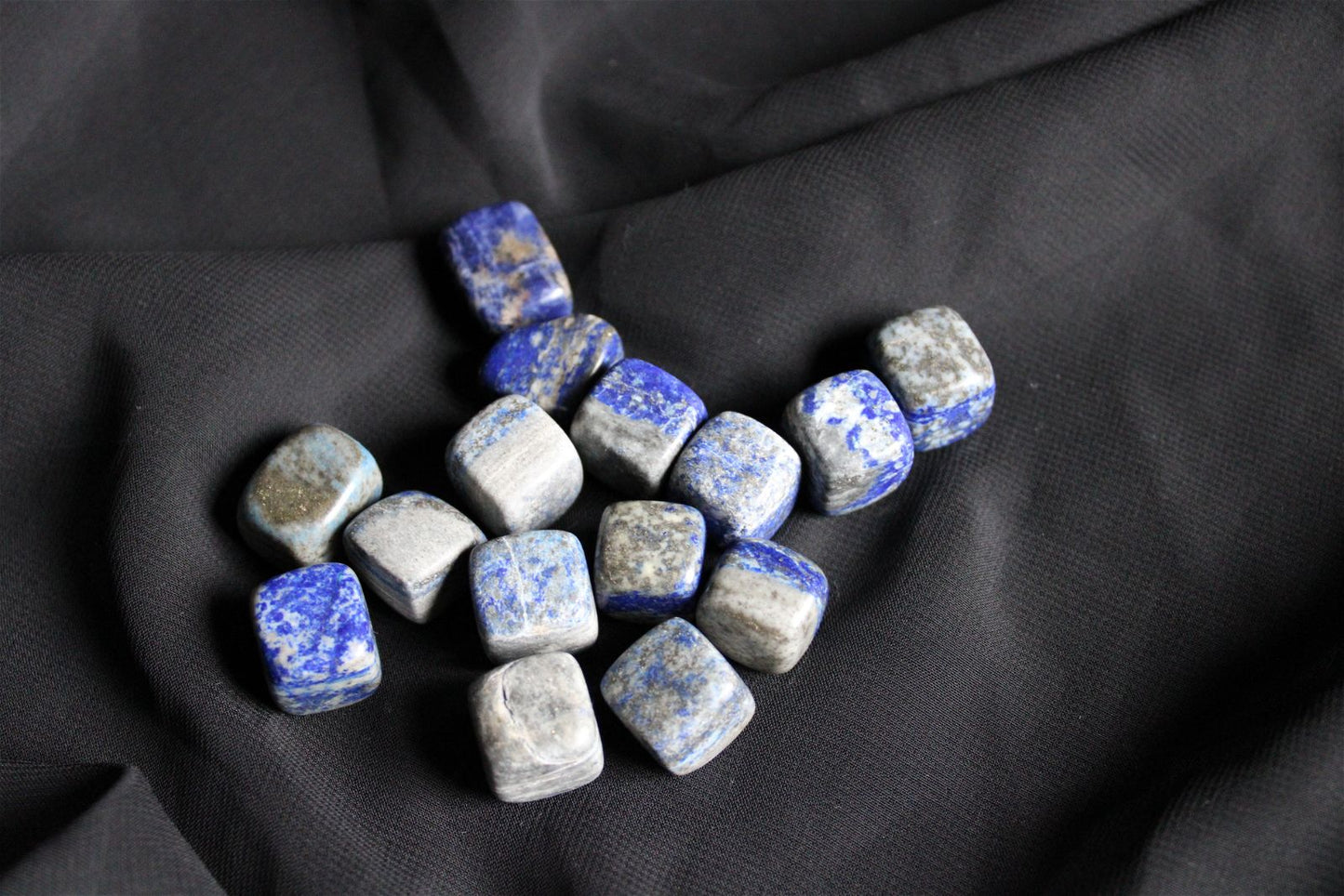 1 lapis lazuli forme cubique bords arrondis - Aurore Lune 