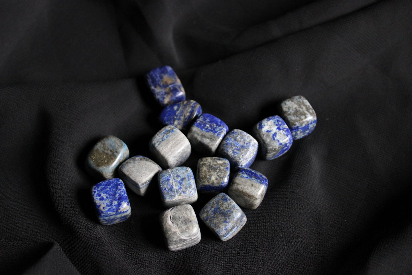 1 lapis lazuli forme cubique bords arrondis - Aurore Lune 